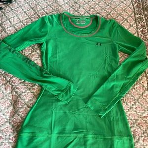 Green Under Armor fitted ls workout shirt. Gorgeous green color!